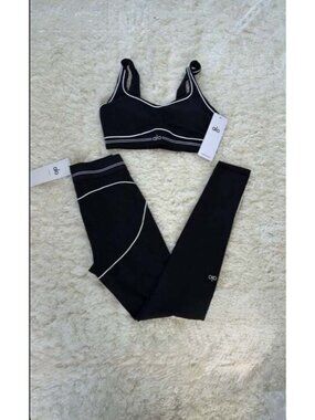 Alo Yoga Airbrush Heart Throb Sports Bra and Leggings Matching Set - Black/White